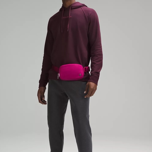Lululemon Everywhere Belt Bag 1L - Wild berry NWT - Picture 5 of 6